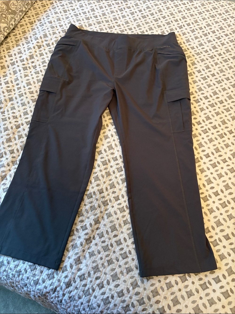 Eddie Bauer Women's Cropped Cargo Pants in Dark Gray